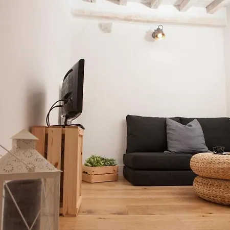 Di Charme A Due Passi Dalla Stazione Apartmán *